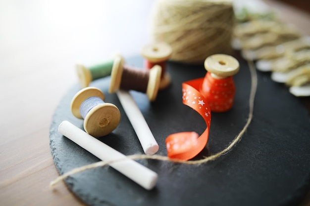Zestaw nici i igieł do haftu